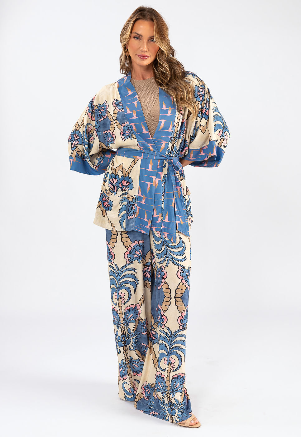 242080221A_KIMONO-ALONGADO-COM-FAIXA-EM-VISCOSE-ORNAMENTAL-AZUL-E-BEGE_999