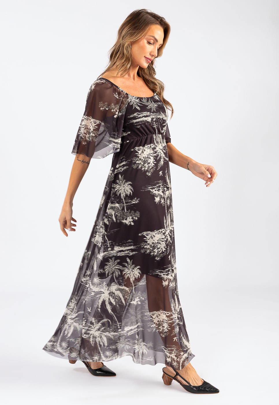 242030727B_VESTIDO-LONGO-MANGA-AMPLA-EM-TULE-COQUEIRO-PRETO_2