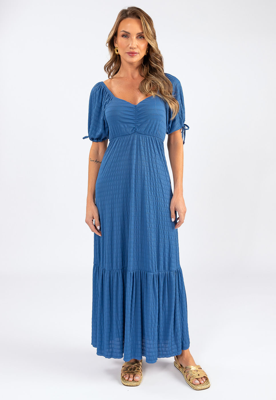 242030726A_VESTIDO-LONGO-COM-DECOTE-CORACAO-EM-MALHA-TEXTURIZADA-AZUL-ACQUA_1