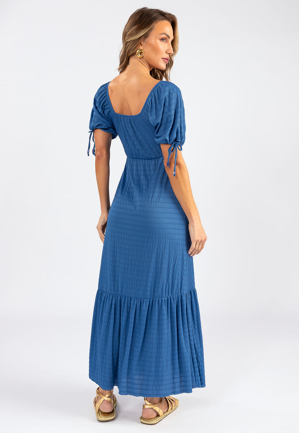 242030726A_VESTIDO-LONGO-COM-DECOTE-CORACAO-EM-MALHA-TEXTURIZADA-AZUL-ACQUA_999