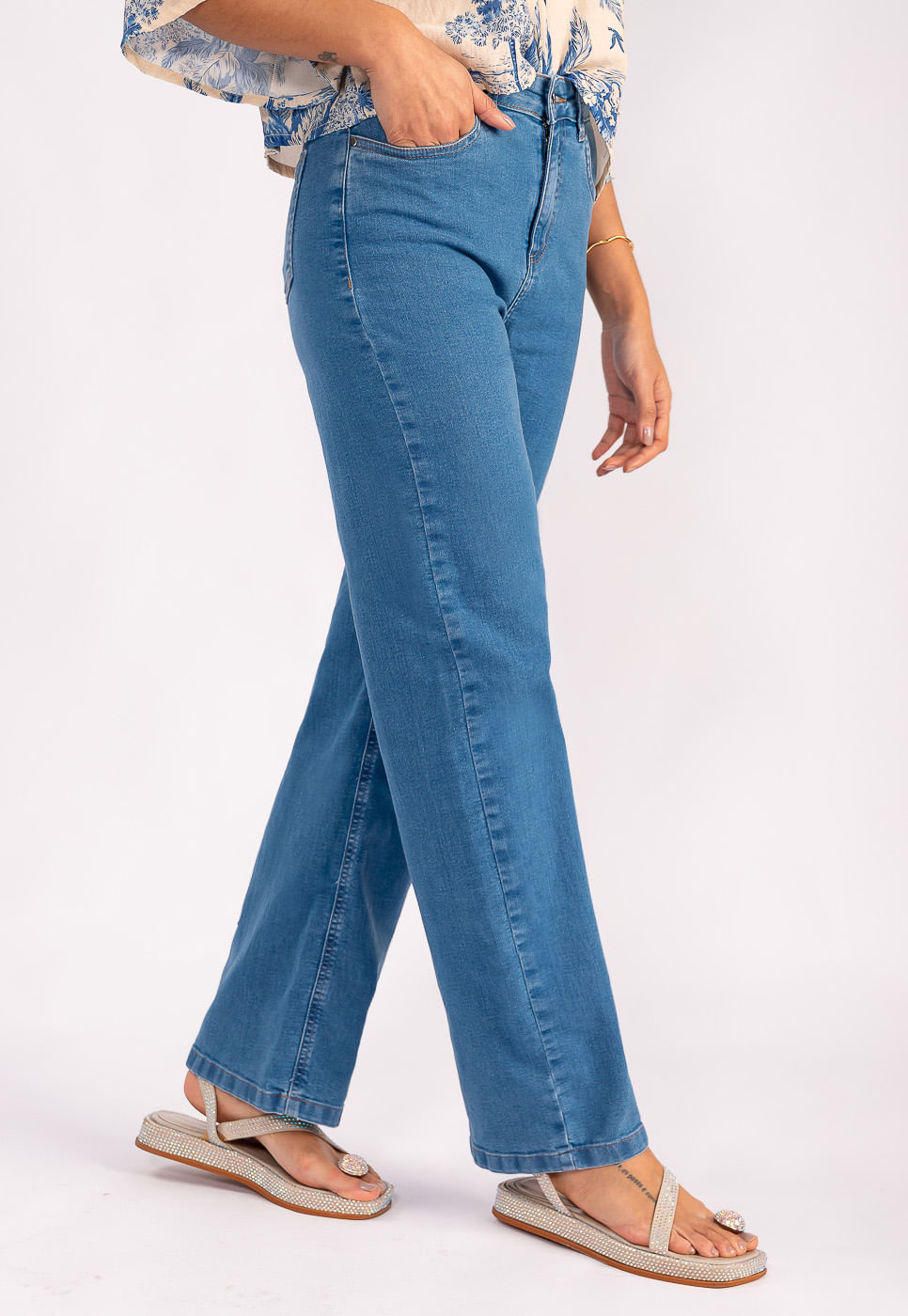 242070364A_CALCA-RETA-CINTURA-MEDIA-EM-JEANS-AZUL-MEDIO_999