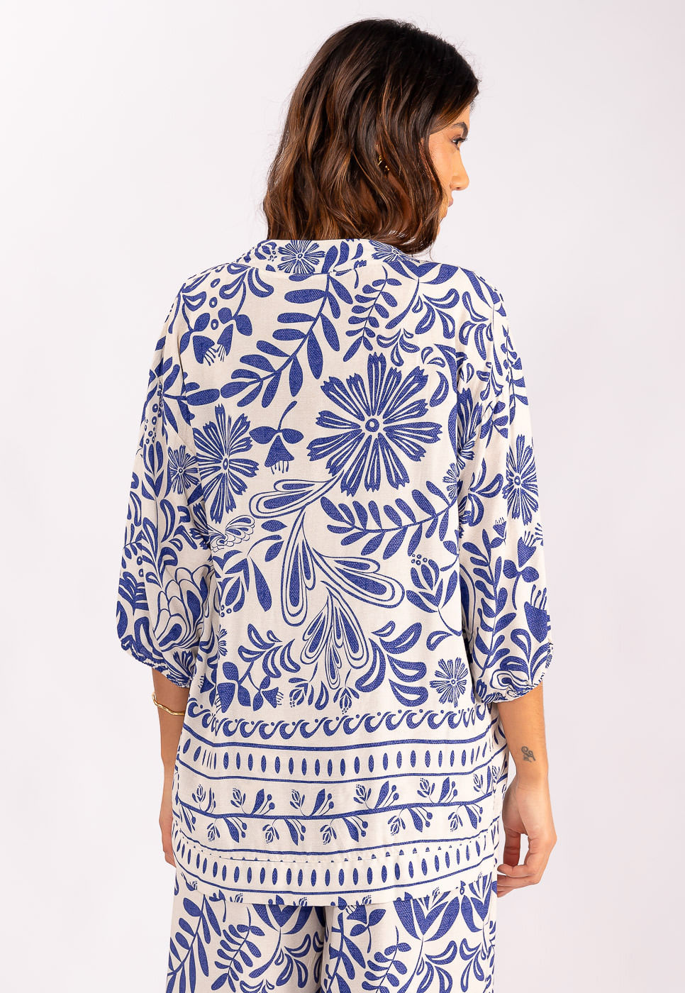 242080222B_KIMONO-ALONGADO-EM-VISCOSE-ORNAMENTAL-AZUL_2