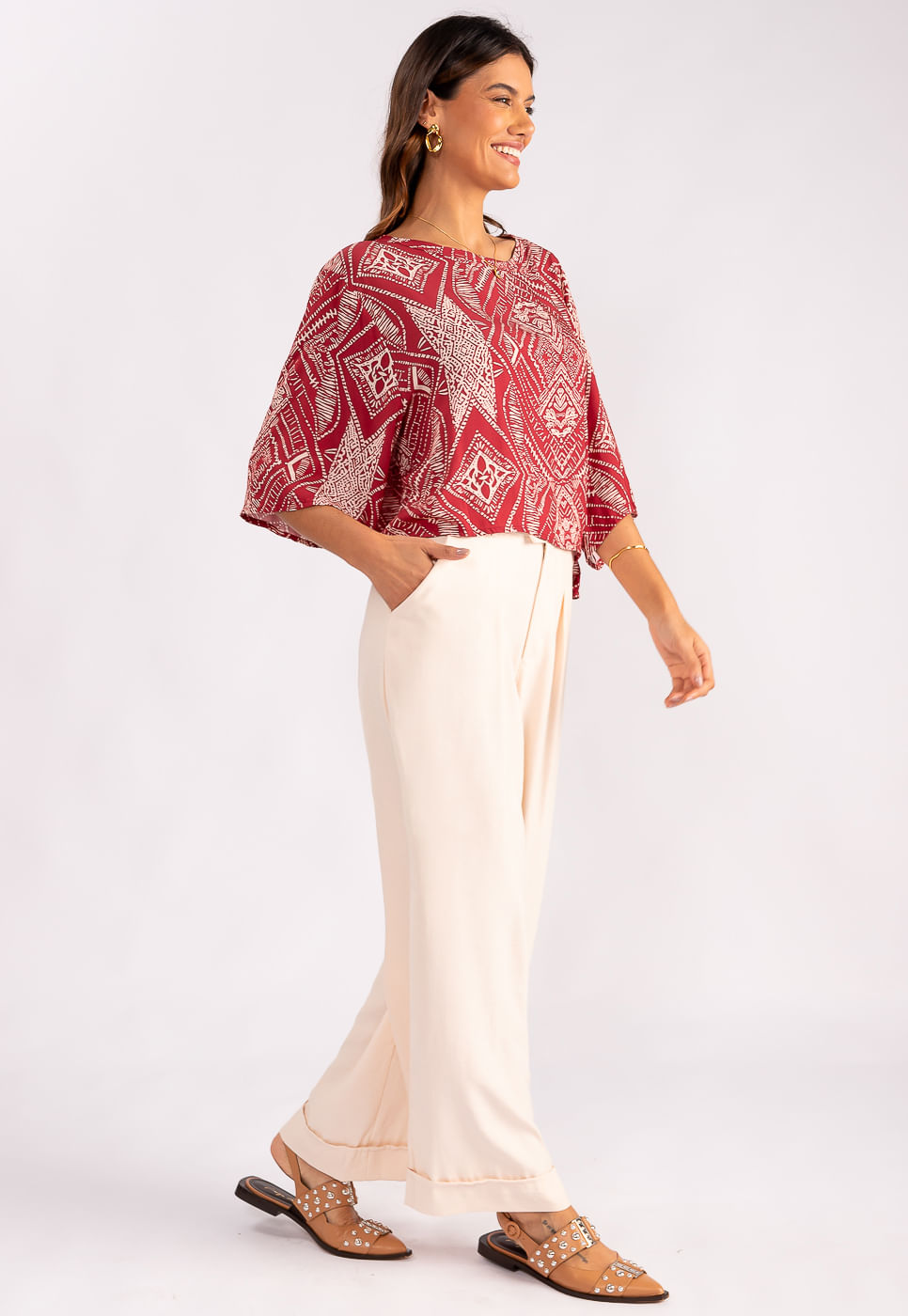 242011269A_BLUSA-MANGA-CURTA-AMPLA-EM-VISCOSE-TRIBAL-VERMELHO_999