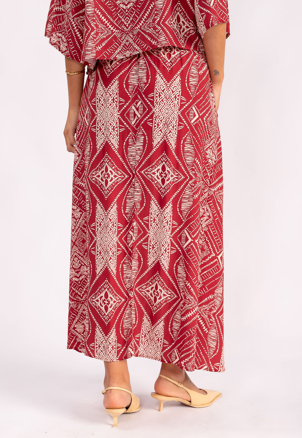 242020225A_SAIA-LONGA-COM-BOLSOS-EM-VISCOSE-TRIBAL-VERMELHO_3