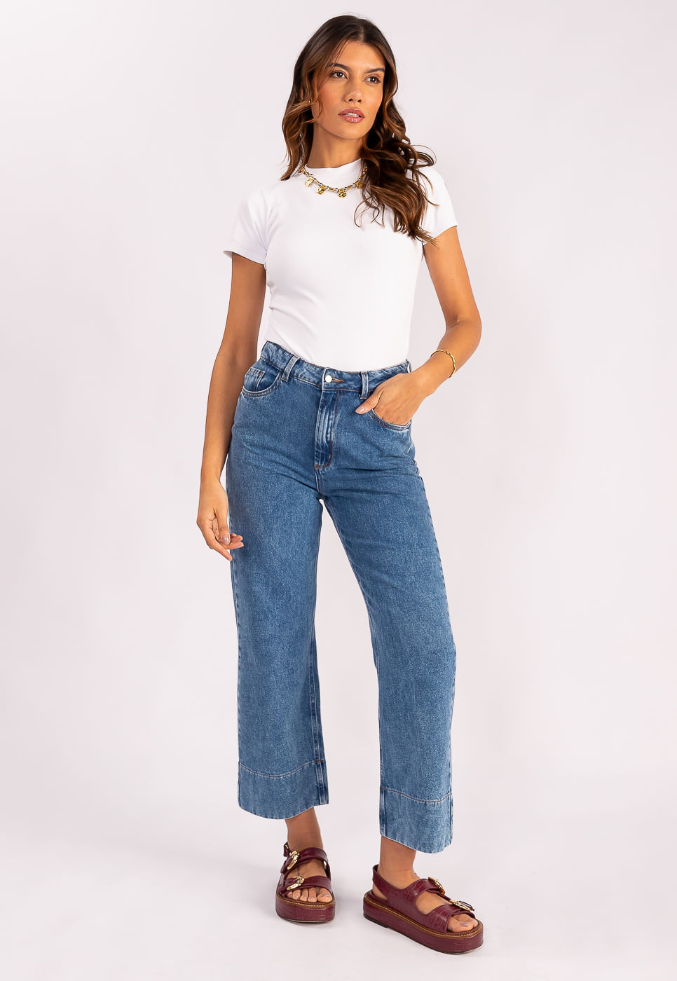 242011254A_BLUSA-COM-GOLA-ALTA-EM-MALHA-CANELADA-BRANCA_999