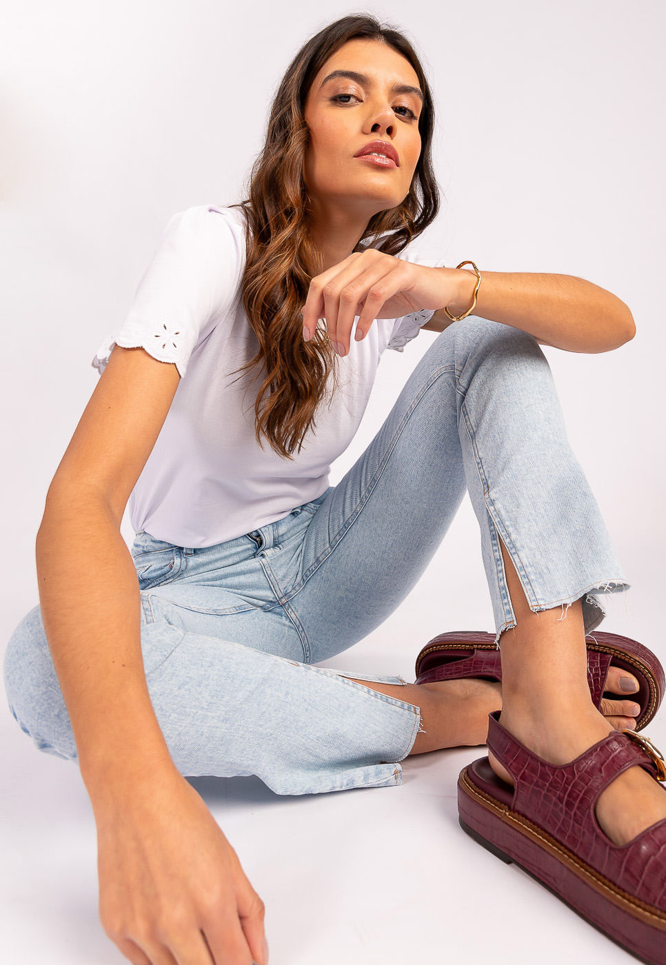 242070365A_CALCA-SKINNY-ABERTURA-NA-BARRA-EM-JEANS-AZUL-CLARO_1
