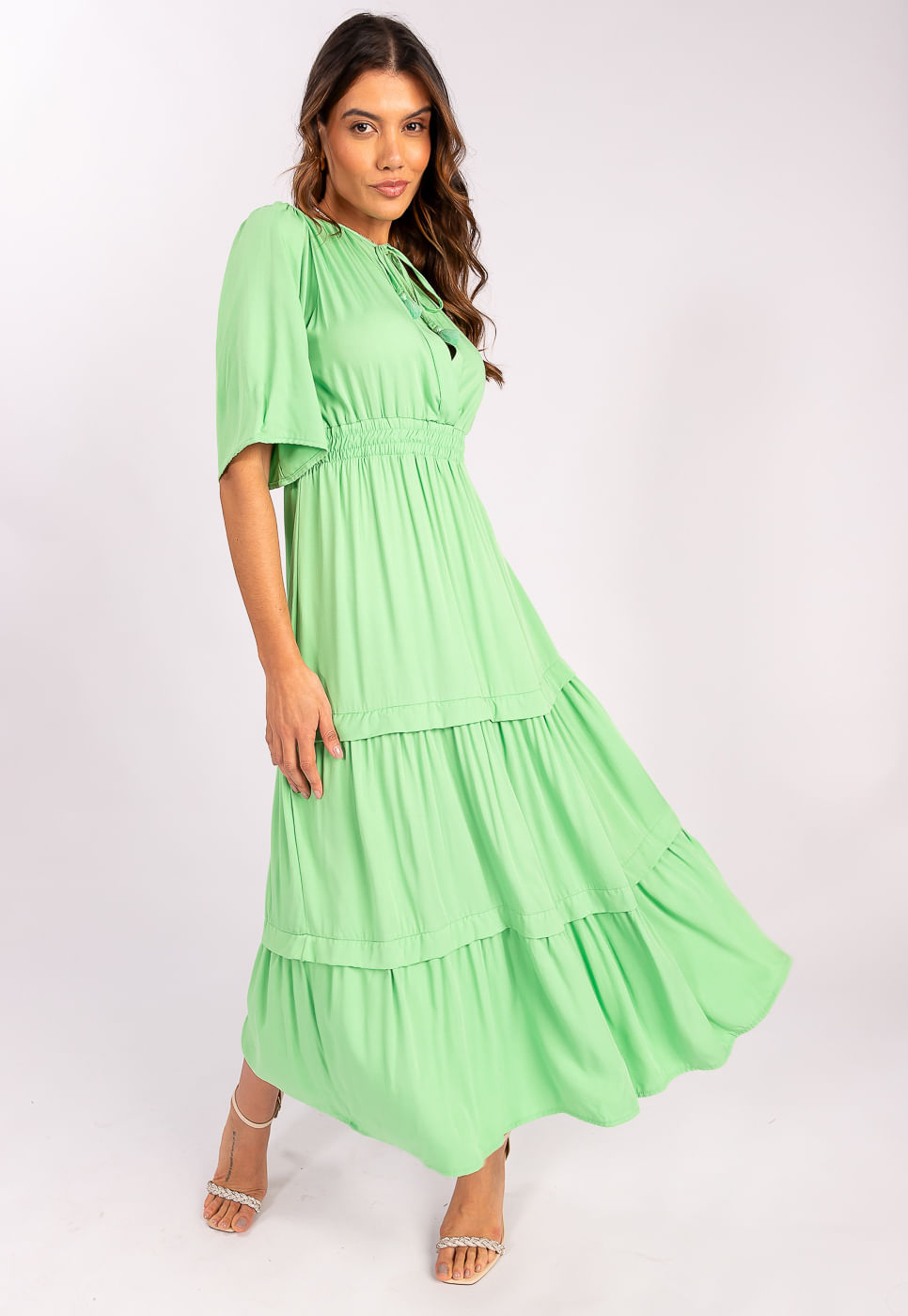 242030735A_VESTIDO-MIDI-DECOTE-COM-AMARRACAO-EM-VISCOSE-VERDE-MATCHA_1