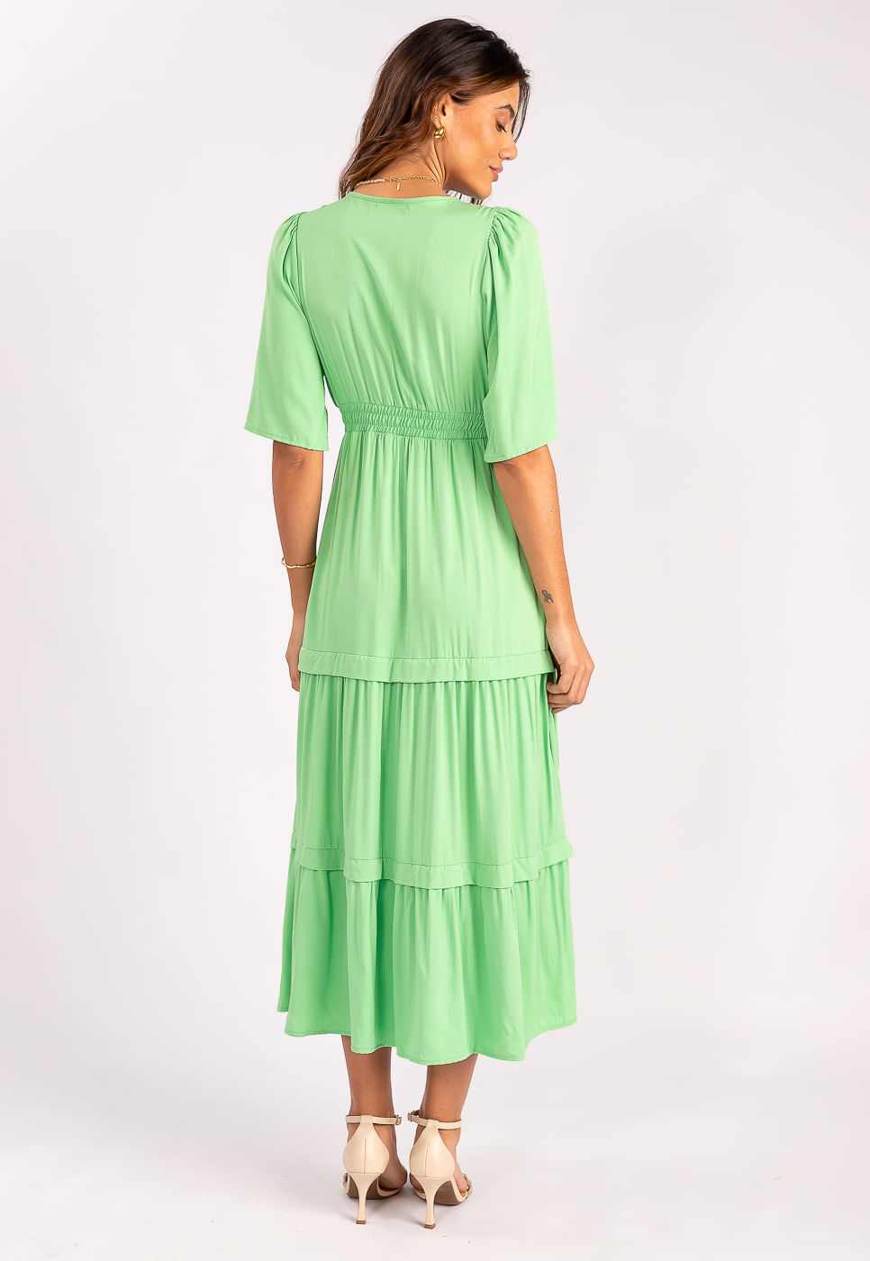 242030735A_VESTIDO-MIDI-DECOTE-COM-AMARRACAO-EM-VISCOSE-VERDE-MATCHA_2