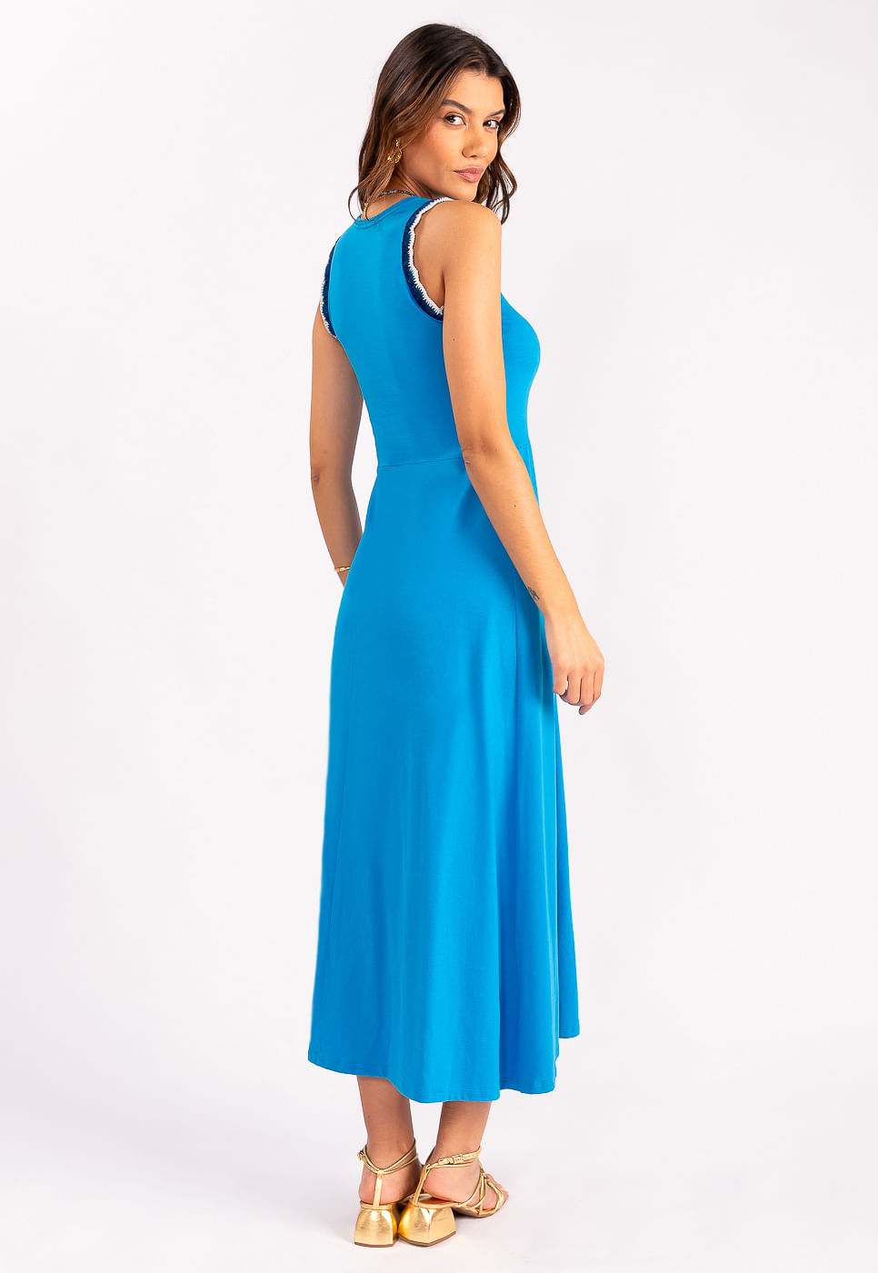 242030722A_VESTIDO-MIDI-COM-DETALHE-DE-CROCHE-EM-MALHA-AZUL-ACQUA_4