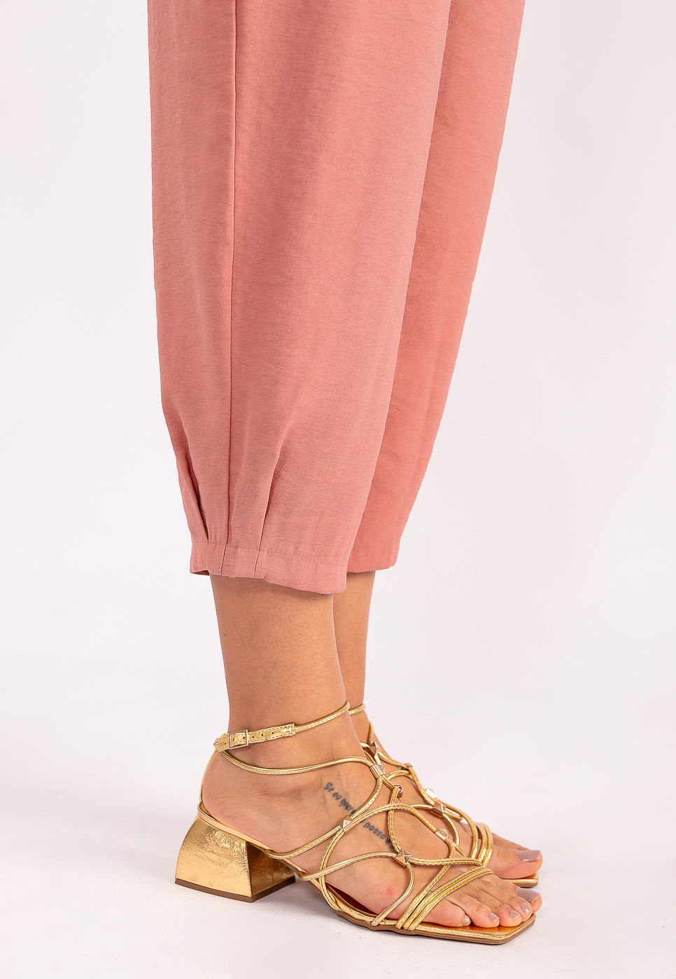 242070370A_CALCA-SLOUCHY-ALFAIATARIA-EM-VISCOSE-ROSE_4