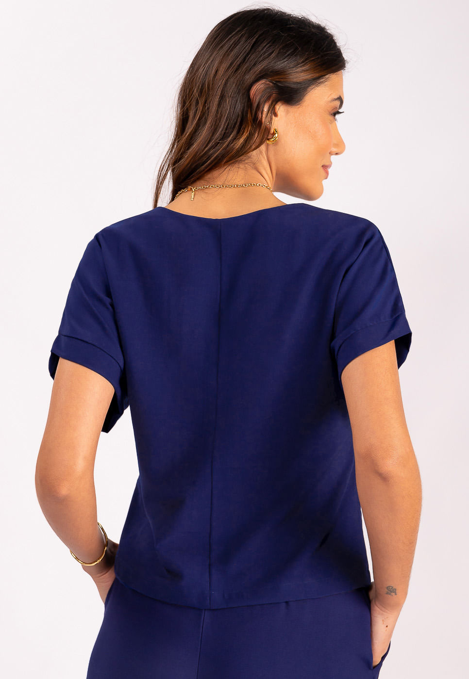 242011295B_BLUSA-DECOTE-V-ALFAIATARIA-EM-VISCOSE-AZUL-MARINHO_5