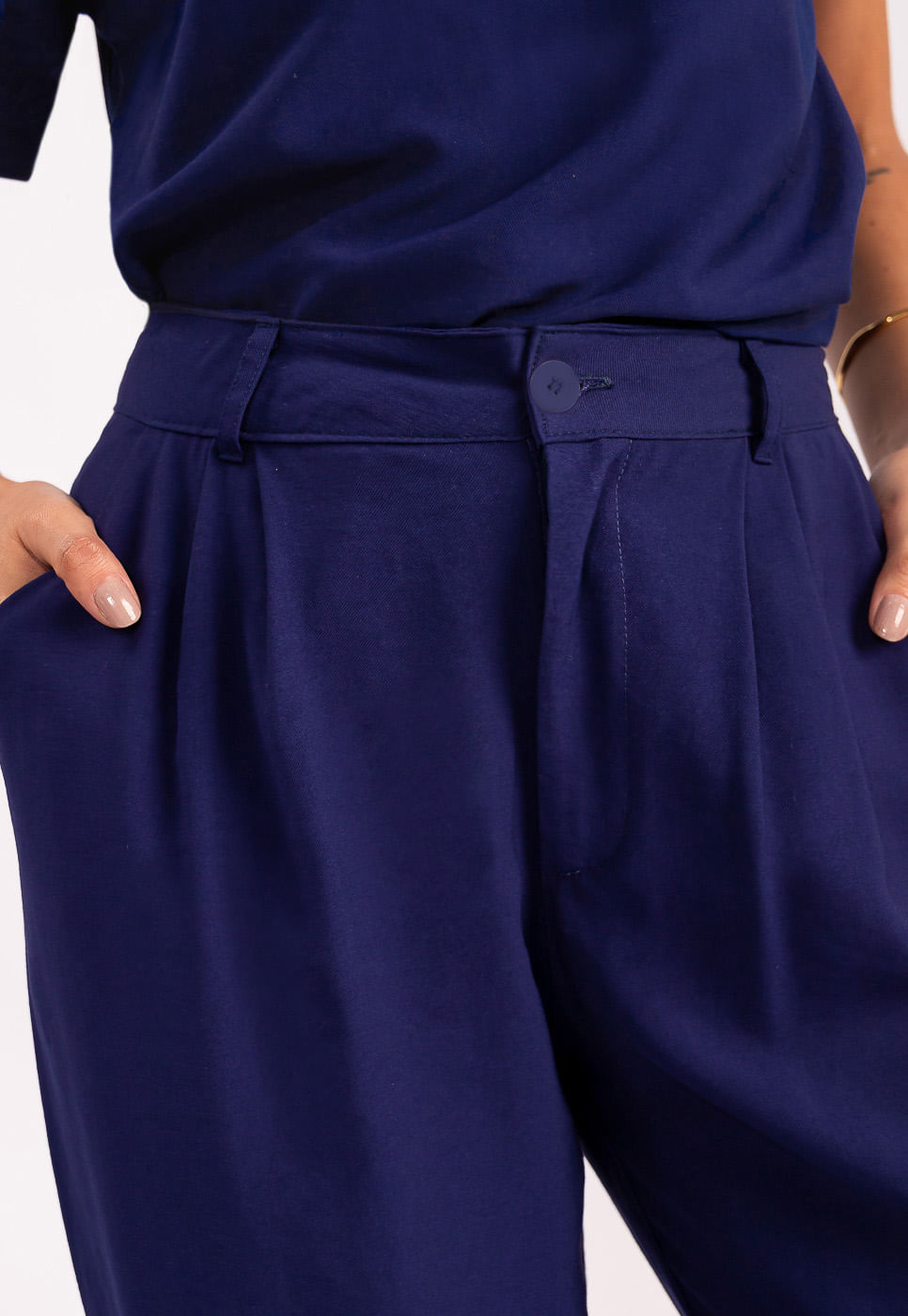 242070370B_CALCA-SLOUCHY-ALFAIATARIA-EM-VISCOSE-AZUL-MARINHO_2