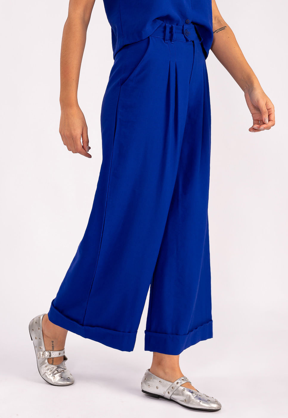 242070369B_CALCA-PANTALONA-ALFAIATARIA-EM-VISCOSE-AZUL-COBALTO_999