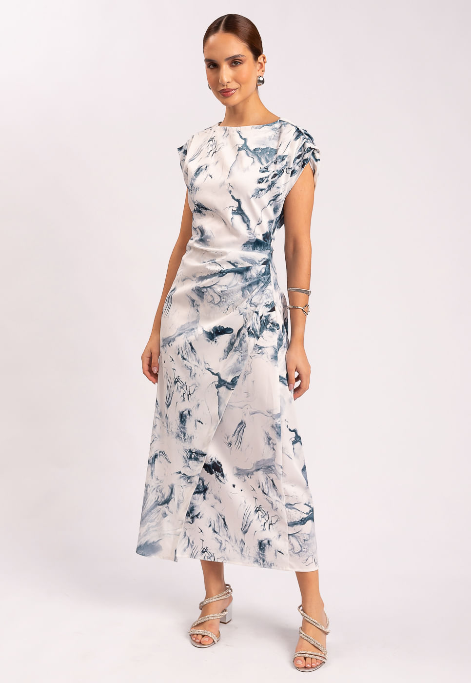 242030741A_VESTIDO-DRAPEADO-EM-TECIDO-ACETINADO-AQUERELADO-AZUL-E-OFF-WHITE_1