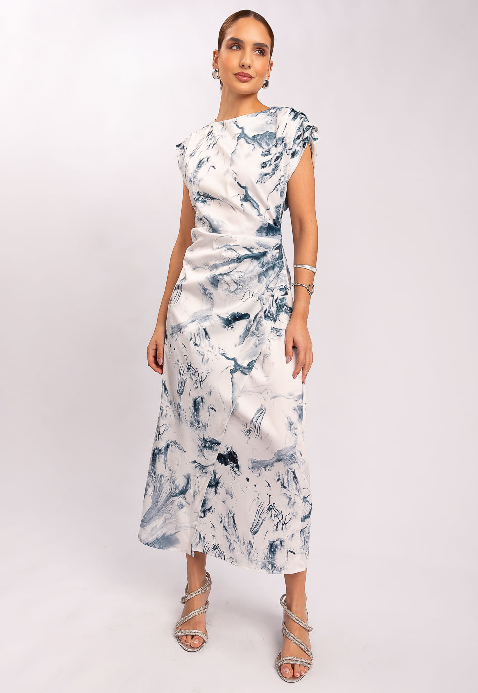 242030741A_VESTIDO-DRAPEADO-EM-TECIDO-ACETINADO-AQUERELADO-AZUL-E-OFF-WHITE_3