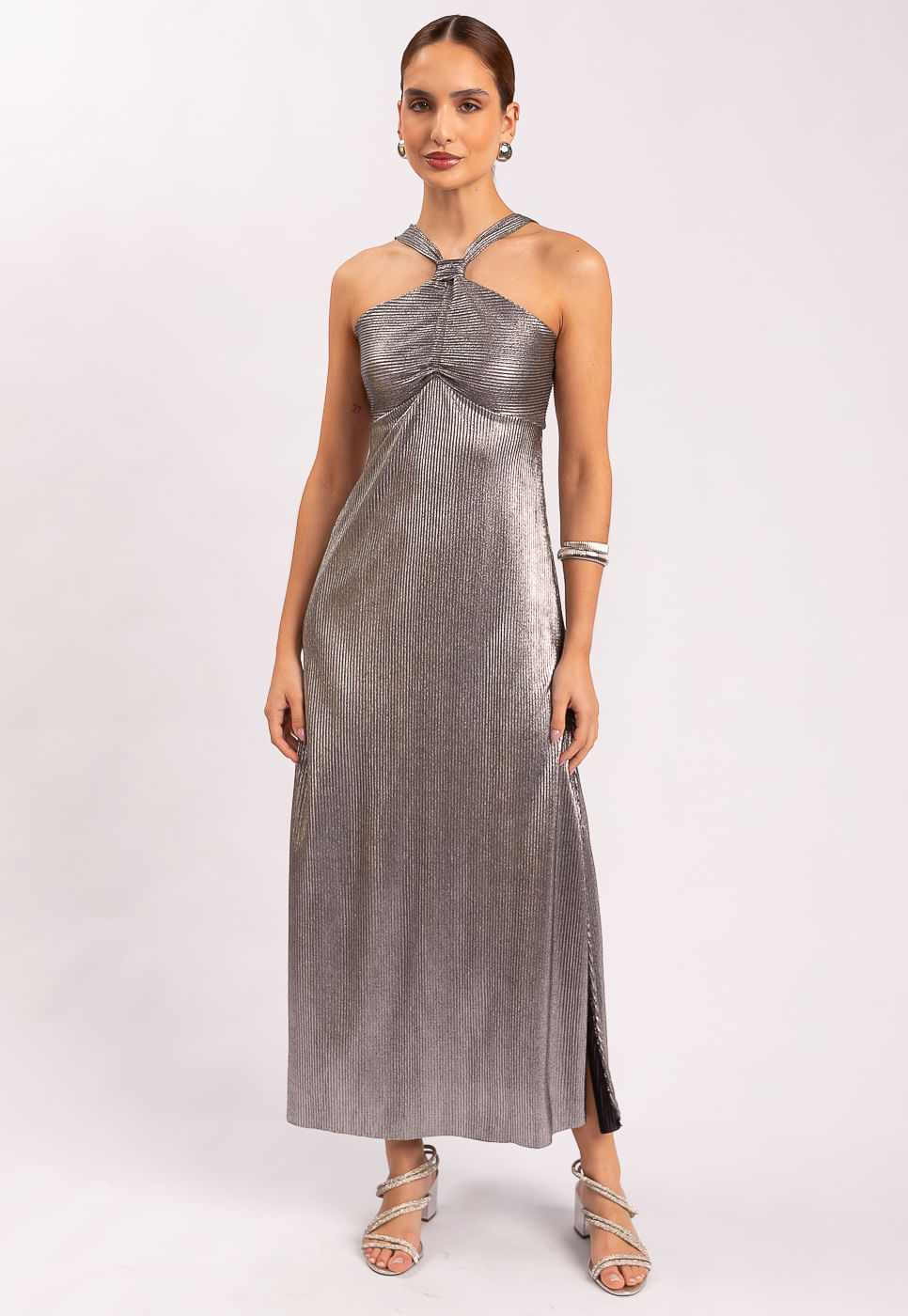242030744A_VESTIDO-LONGO-EM-MALHA-PLISSADA-PRATA_1