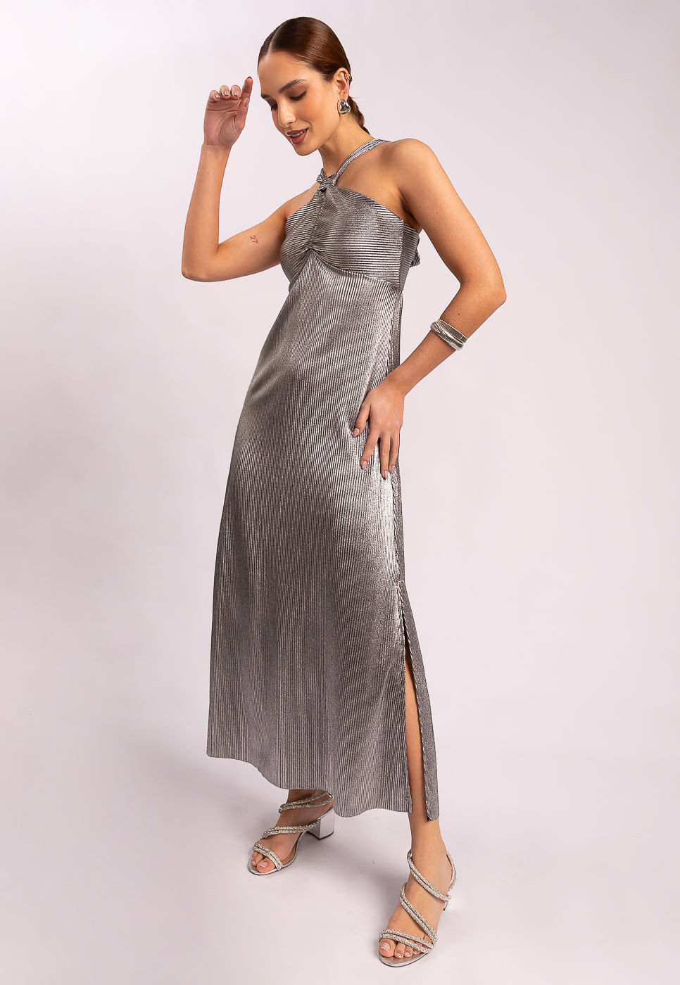 242030744A_VESTIDO-LONGO-EM-MALHA-PLISSADA-PRATA_3