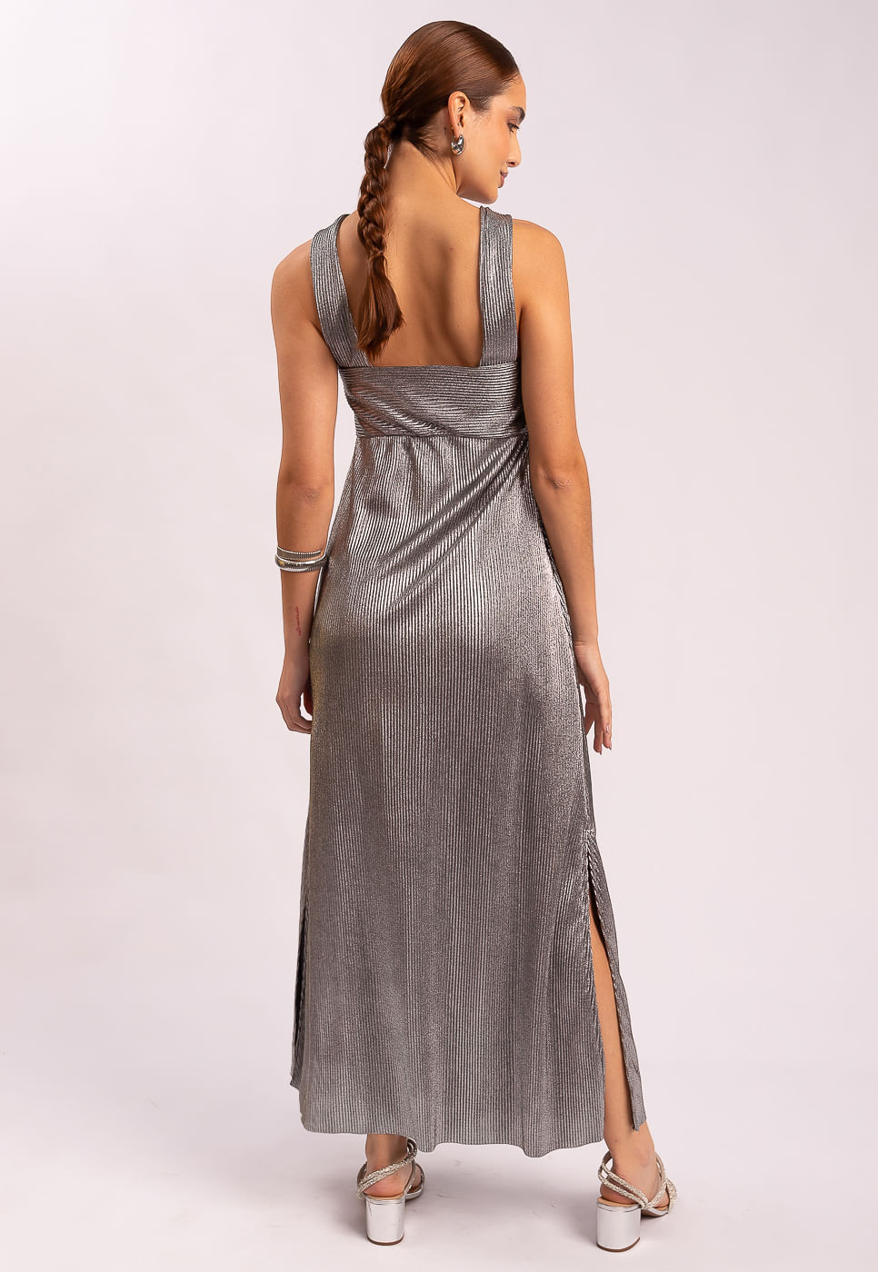 242030744A_VESTIDO-LONGO-EM-MALHA-PLISSADO-PRATA_999