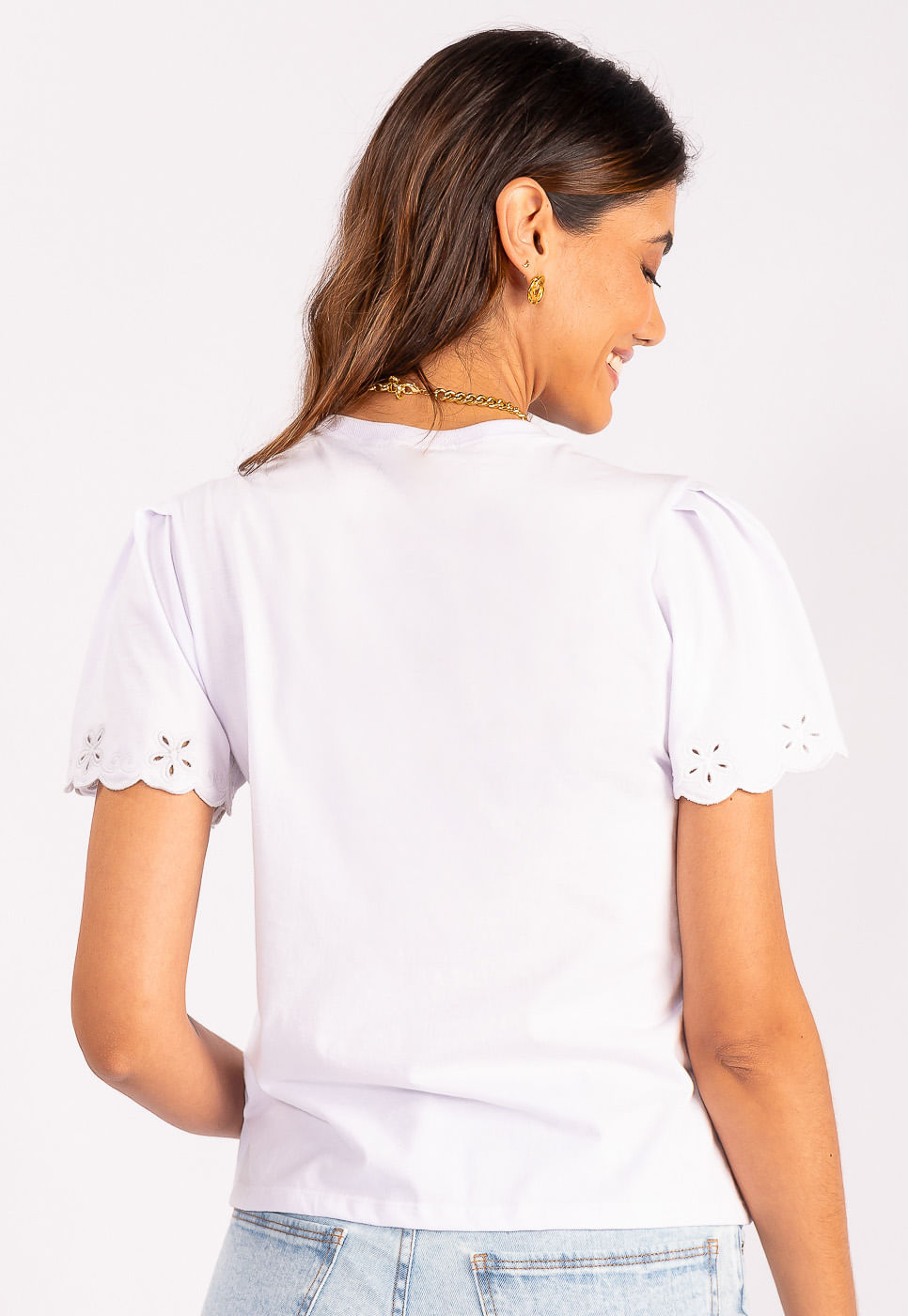 242011270A_BLUSA-COM-BORDADO-NA-MANGA-EM-ALGODAO-BRANCO_4