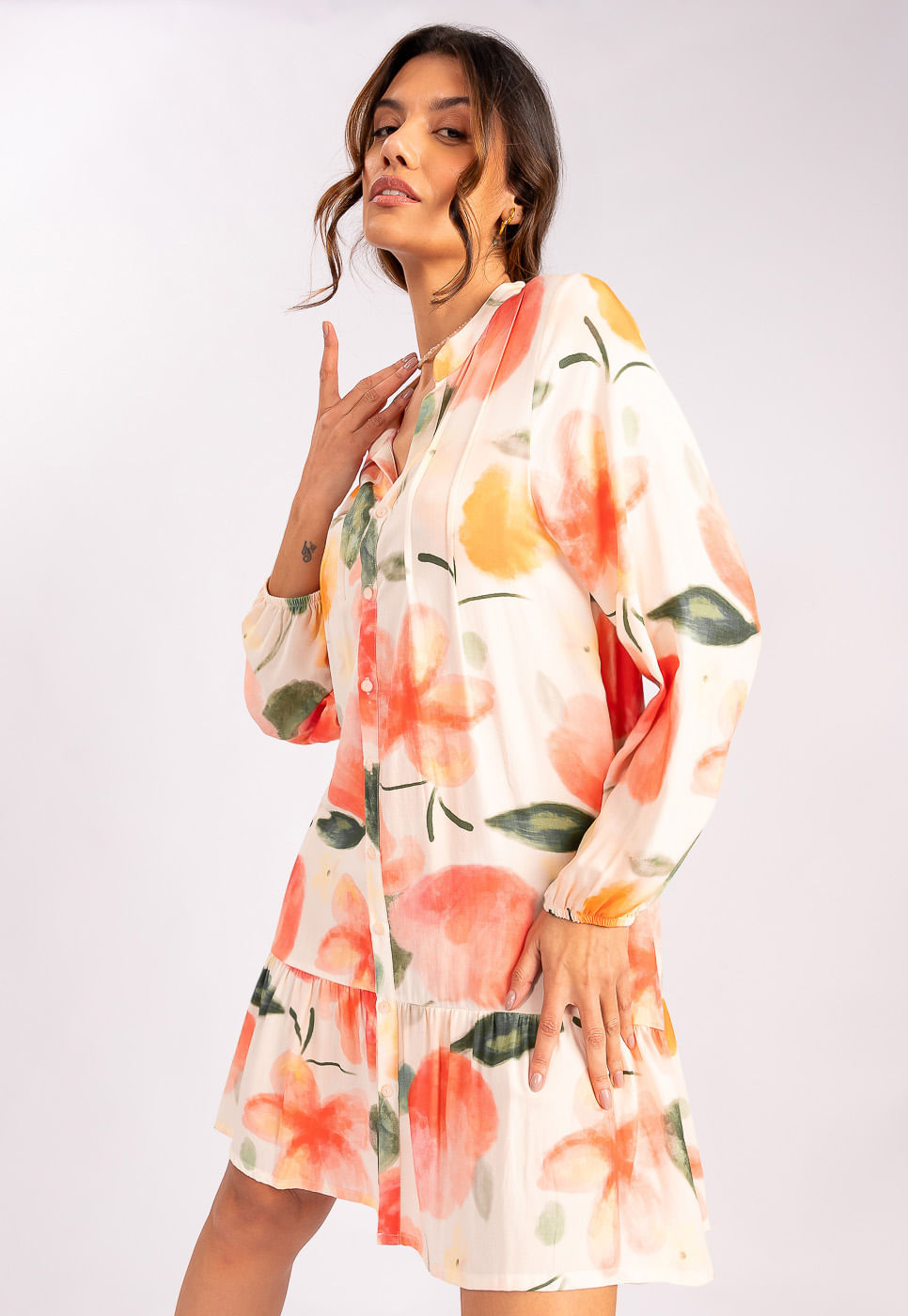 242030740A_VESTIDO-CURTO-COM-BOTOES-EM-VISCOSE-FLORAL-AQUARELA-TROPICAL_3