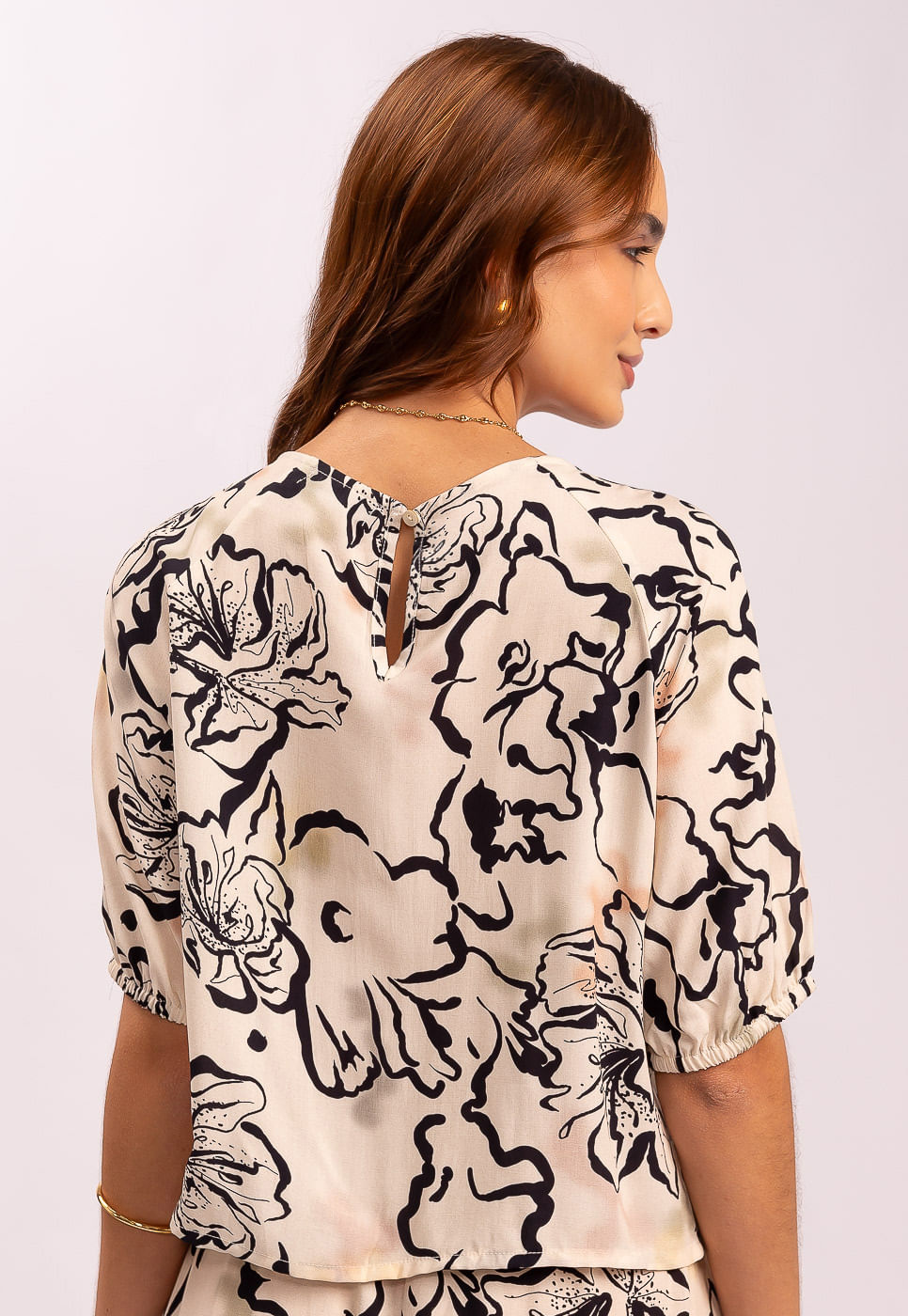 242011278A_BLUSA-MANGA-CURTA-EM-VISCOSE-FLORAL-AQUARELADO-OFF-WHITE_4