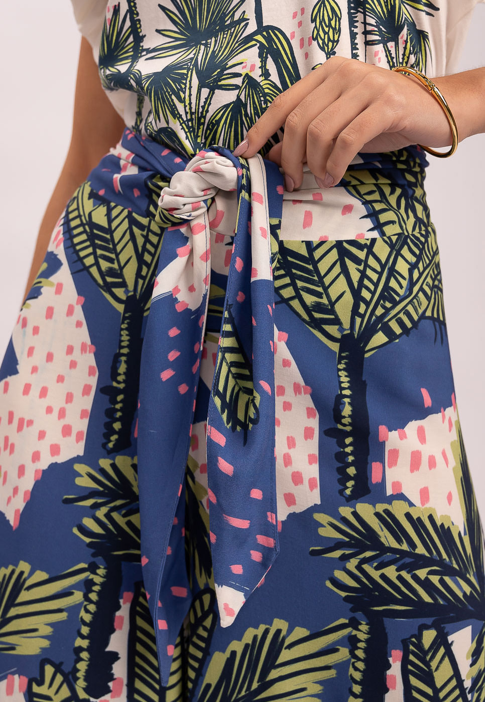 242070371A_CALCA-PANTALONA-AMARRACAO-EM-VISCOSE-COQUEIRO-AZUL-MARINHO_3