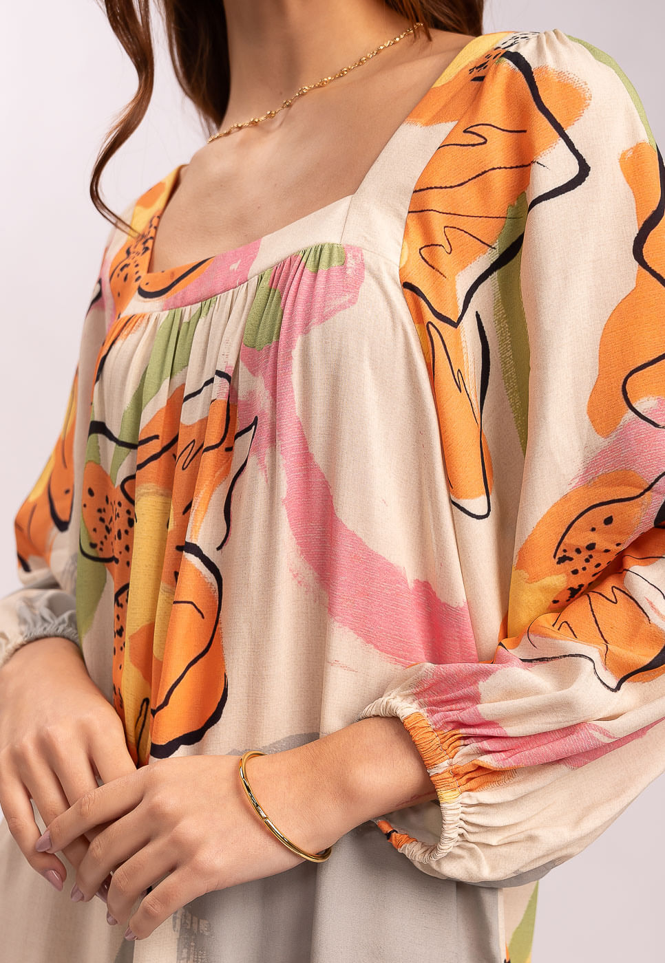 242030749A_VESTIDO-CURTO-MANGA-LONGA-EM-VISCOSE-FLORAL-ABSTRATO_3
