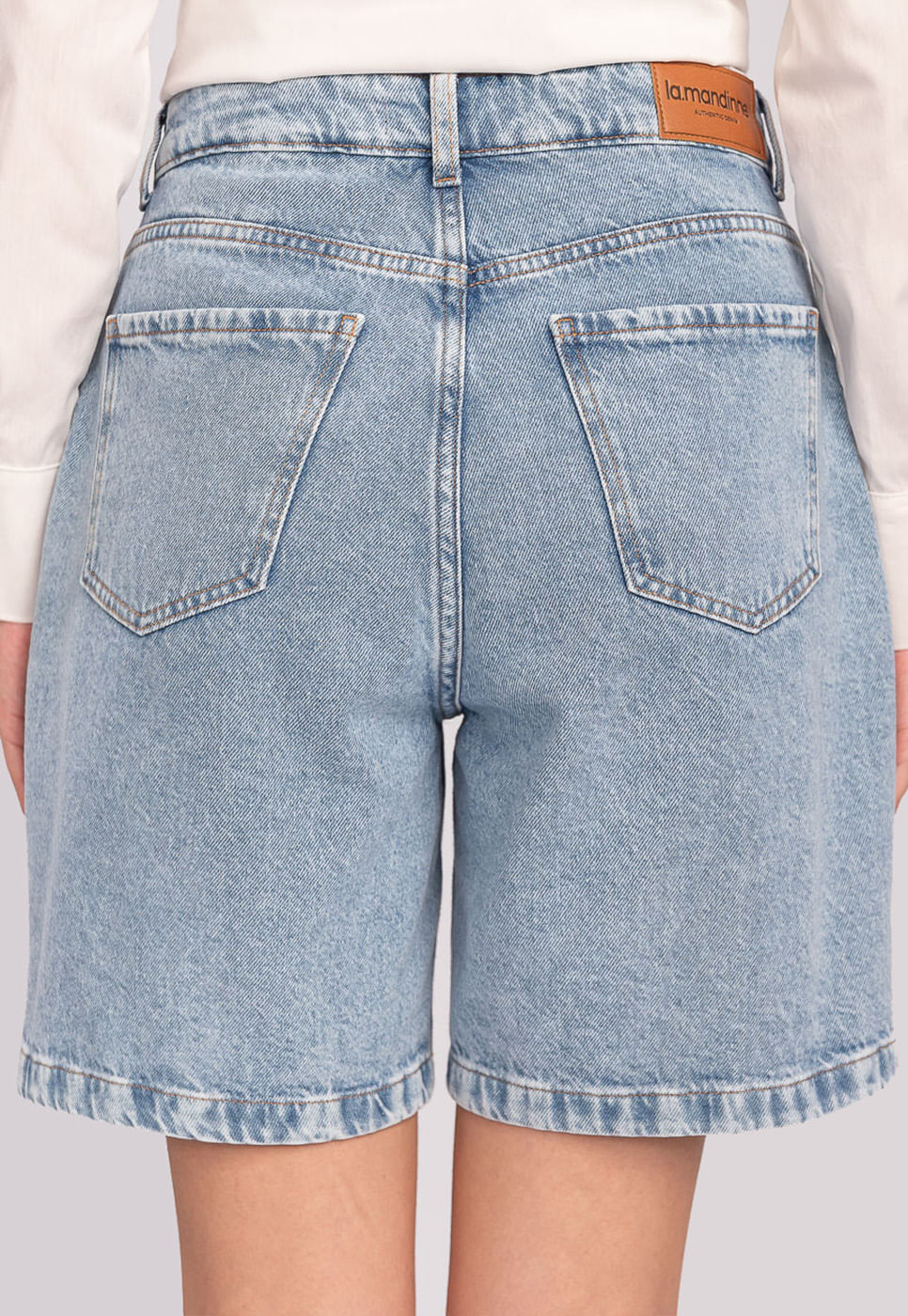 242060136A_BERMUDA-JEANS-CINTURA-ALTA-AZUL-CLARO_5