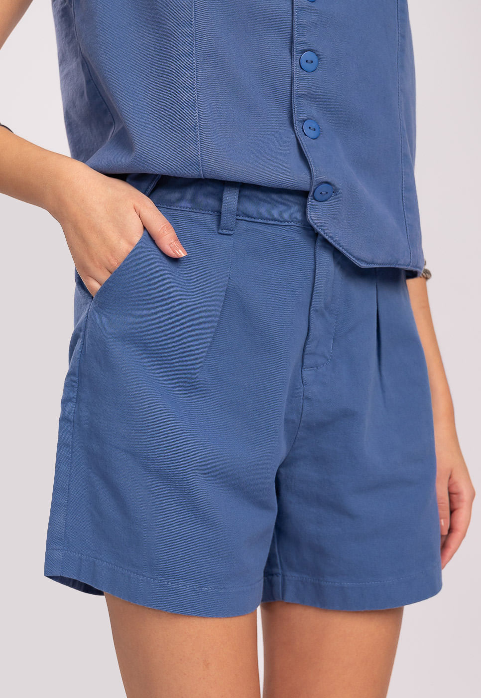 242060143B_SHORT-ALFAIATARIA-EM-SARJA-DE-ALGODAO-AZUL_999