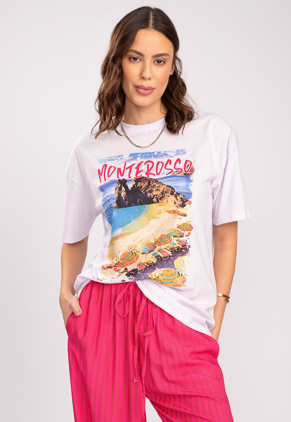 242011281A_T-SHIRT-OVERSIZED-ESTAMPA-MONTEROSSO-EM-ALGODAO-BRANCO_1