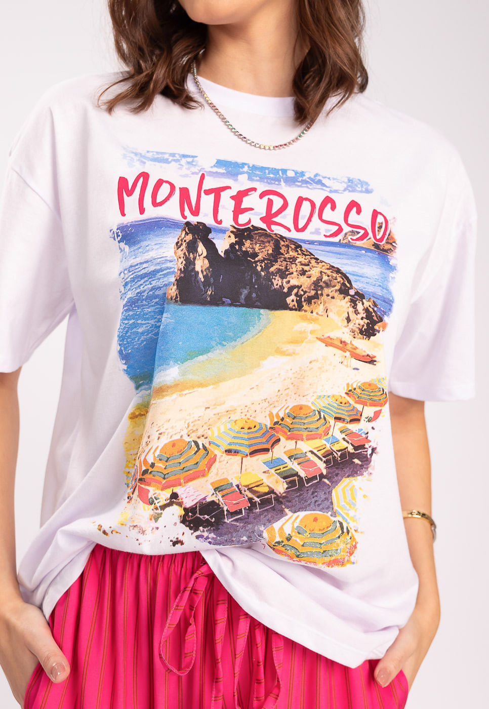 242011281A_T-SHIRT-OVERSIZED-ESTAMPA-MONTEROSSO-EM-ALGODAO-BRANCO_2