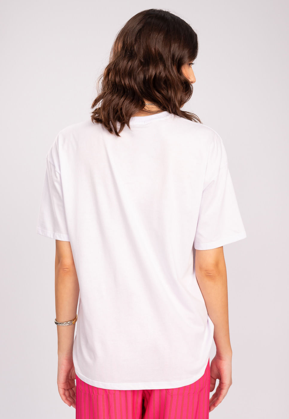 242011281A_T-SHIRT-OVERSIZED-ESTAMPA-MONTEROSSO-EM-ALGODAO-BRANCO_5