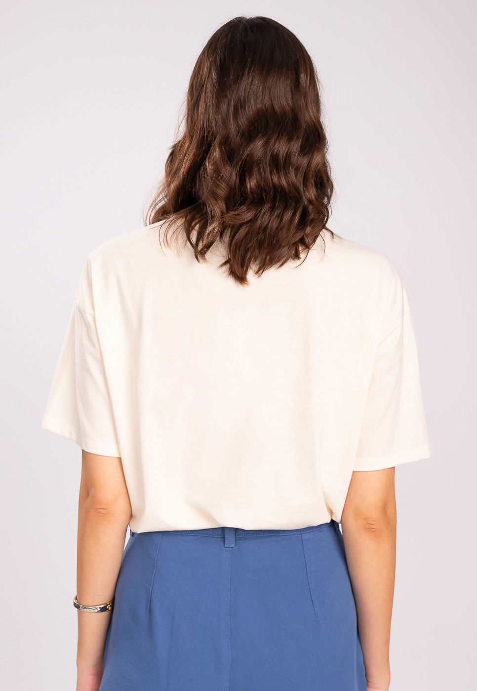 242011281B_T-SHIRT-OVERSIZED-ESTAMPA-LAGOSTA-EM-ALGODAO-OFF-WHITE_4