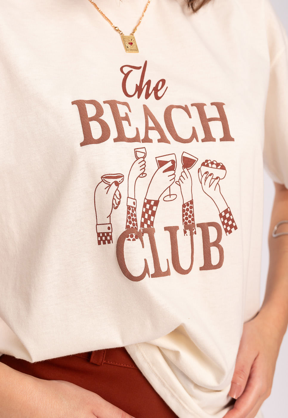 242011281E_T-SHIRT-OVERSIZED-ESTAMPA-BEACH-CLUB-EM-ALGODAO-OFF-WHITE_2