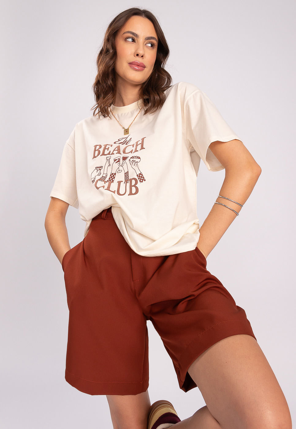 242011281E_T-SHIRT-OVERSIZED-ESTAMPA-BEACH-CLUB-EM-ALGODAO-OFF-WHITE_8