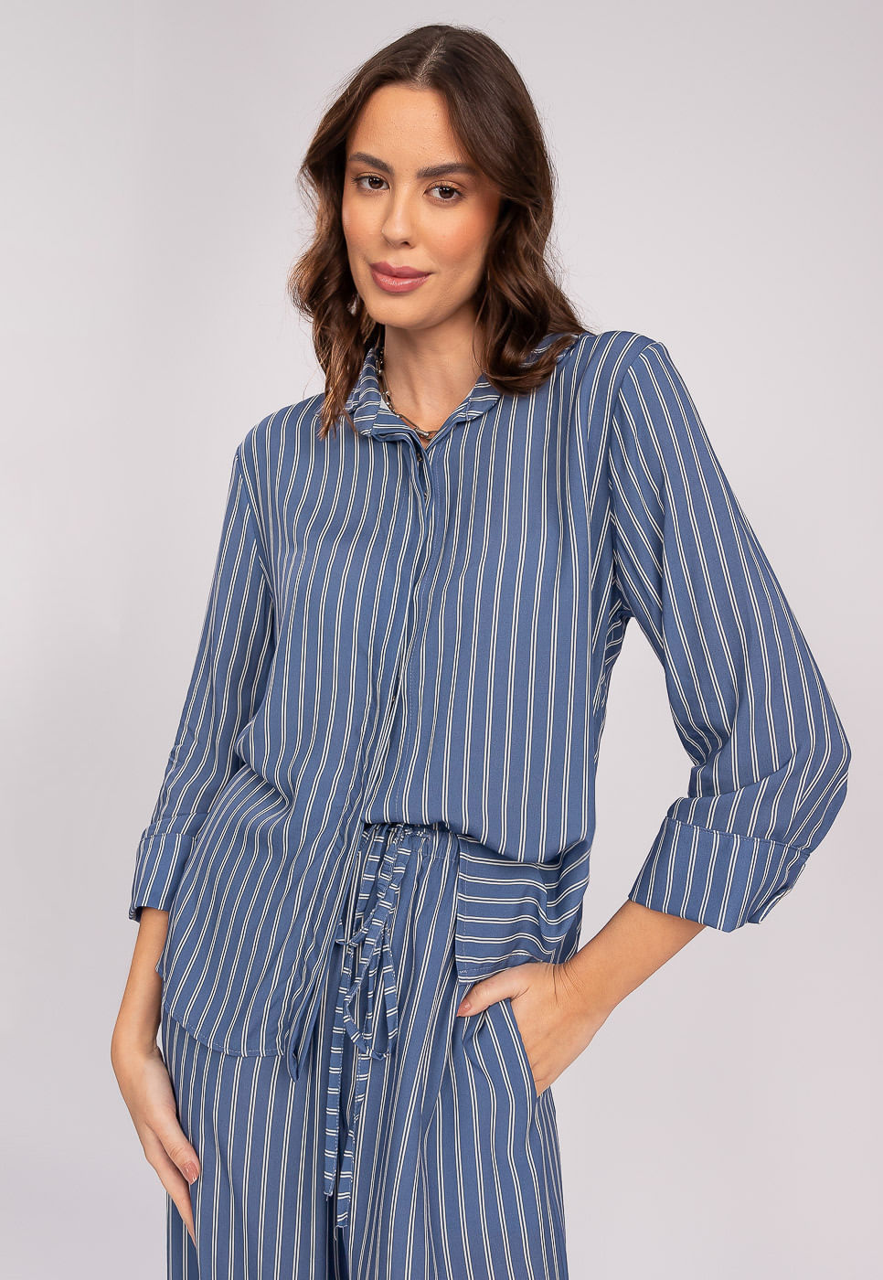 242011300B_CAMISA-LISTRADA-AZUL-EM-VISCOSE_2
