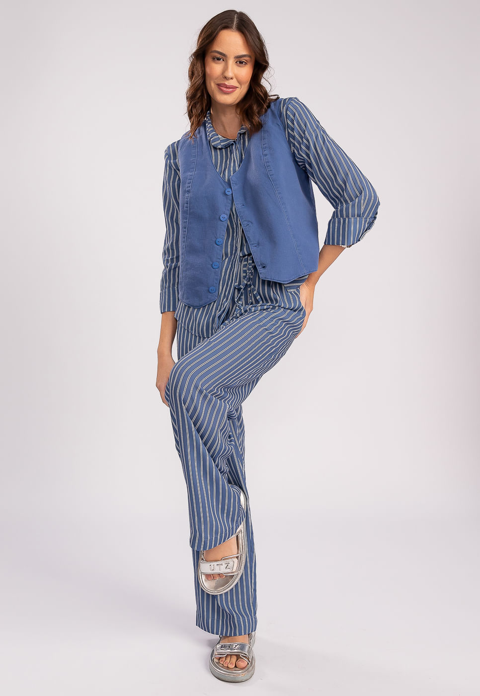 242011300B_CAMISA-LISTRADA-AZUL-EM-VISCOSE_999