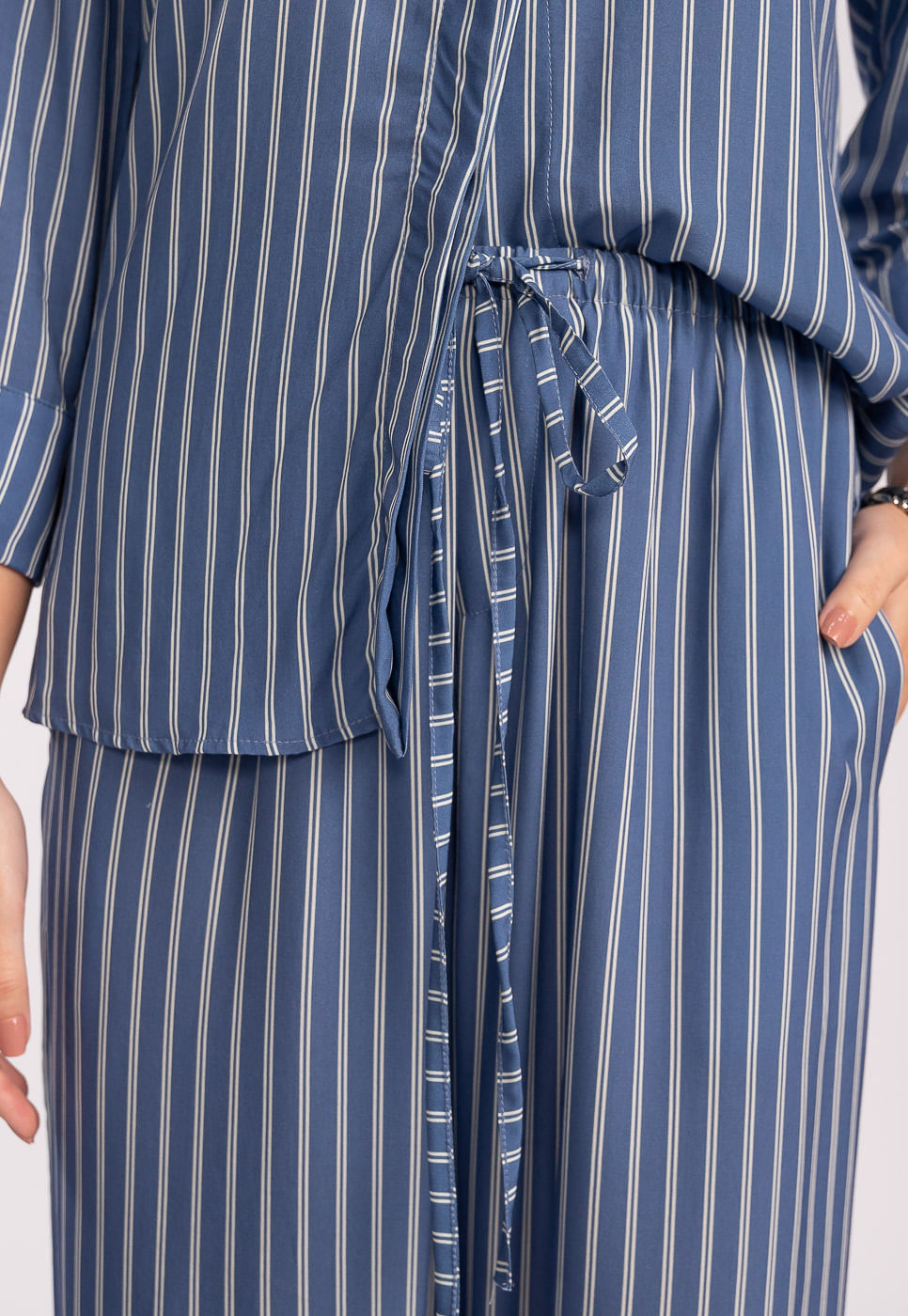 242070375B_CALCA-RETA-LISTRADA-AZUL-EM-VISCOSE_999