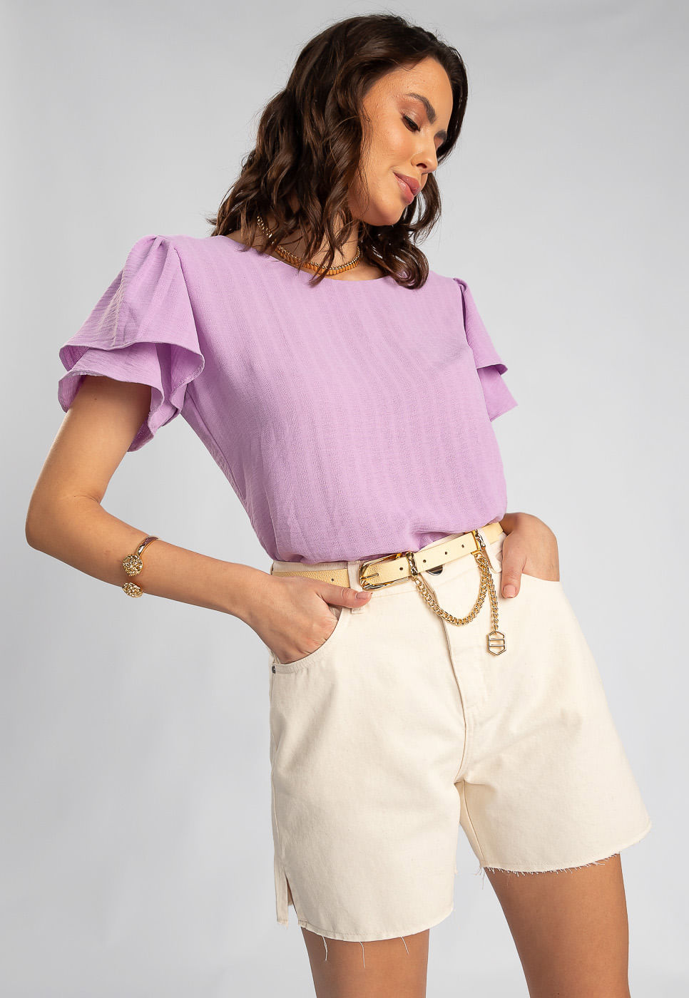 242060137A_SHORT-COM-ABERTURAS-LATERAIS-EM-SARJA-BEGE_1