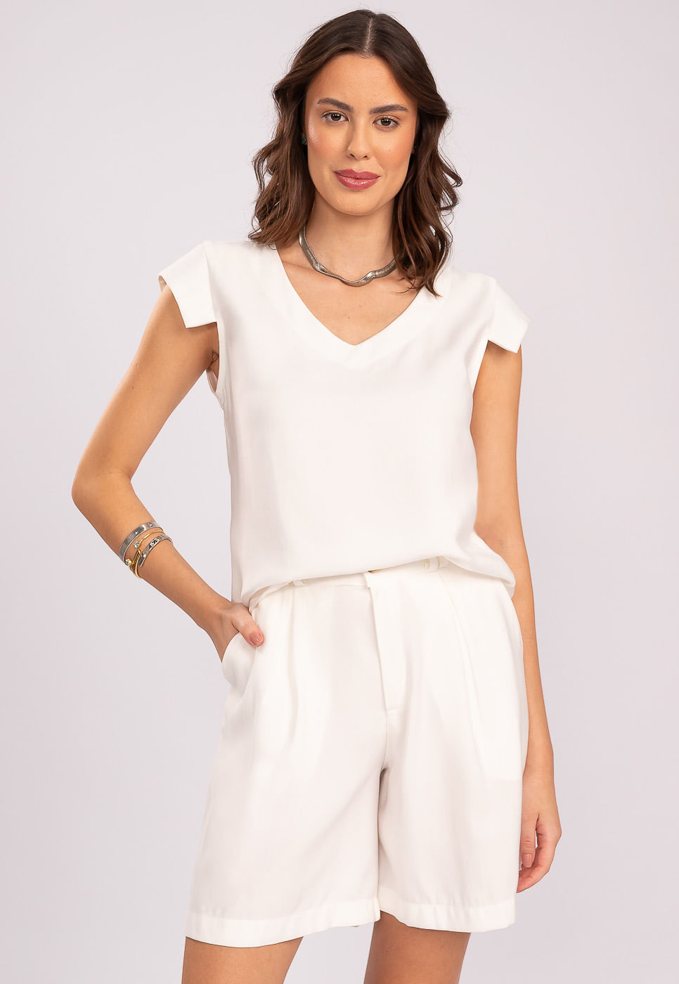 242060145A_BERMUDA-DE-ALFAIATARIA-COM-PREGAS-EM-VISCOSE-OFF-WHITE_1