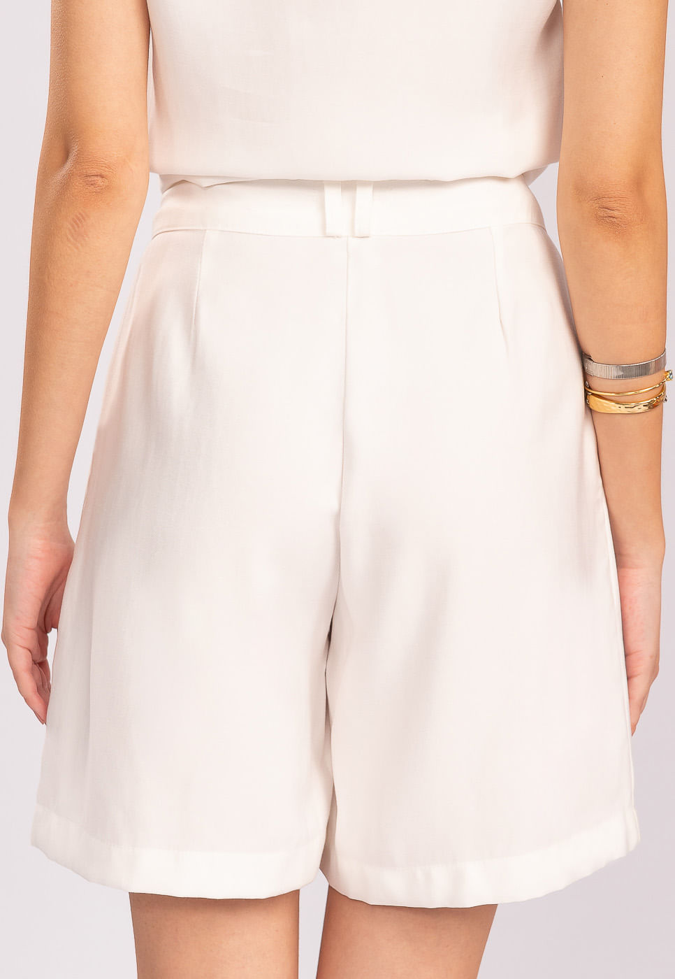 242060145A_BERMUDA-DE-ALFAIATARIA-COM-PREGAS-EM-VISCOSE-OFF-WHITE_3