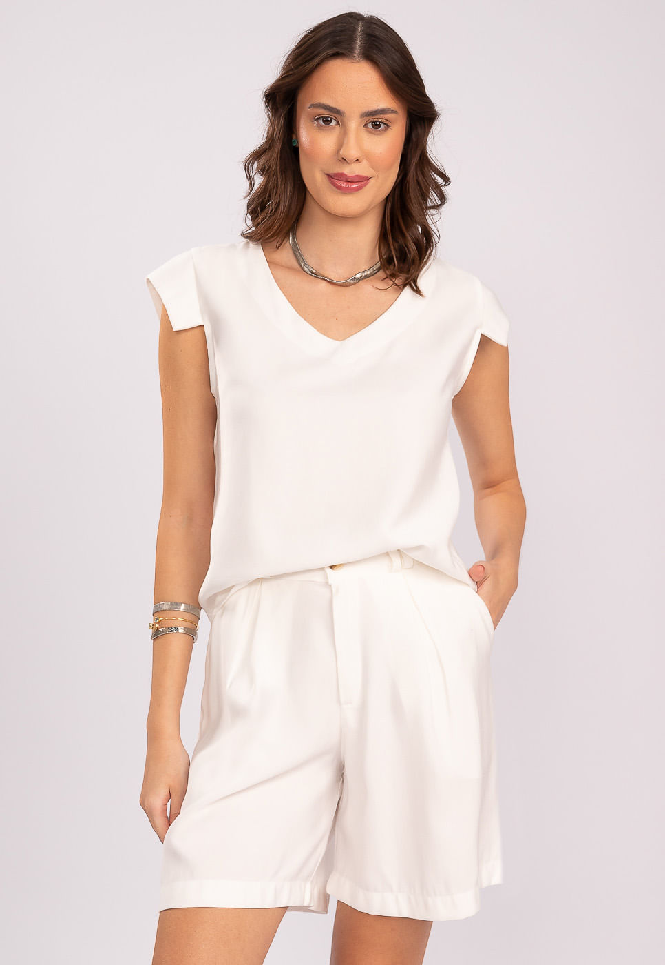 242060145A_BERMUDA-DE-ALFAIATARIA-COM-PREGAS-EM-VISCOSE-OFF-WHITE_5