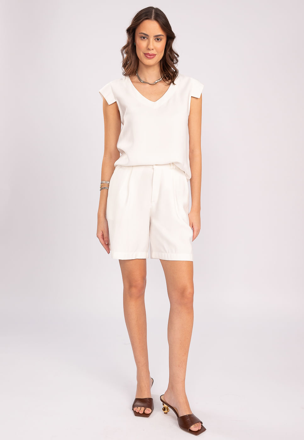242060145A_BERMUDA-DE-ALFAIATARIA-COM-PREGAS-EM-VISCOSE-OFF-WHITE_999