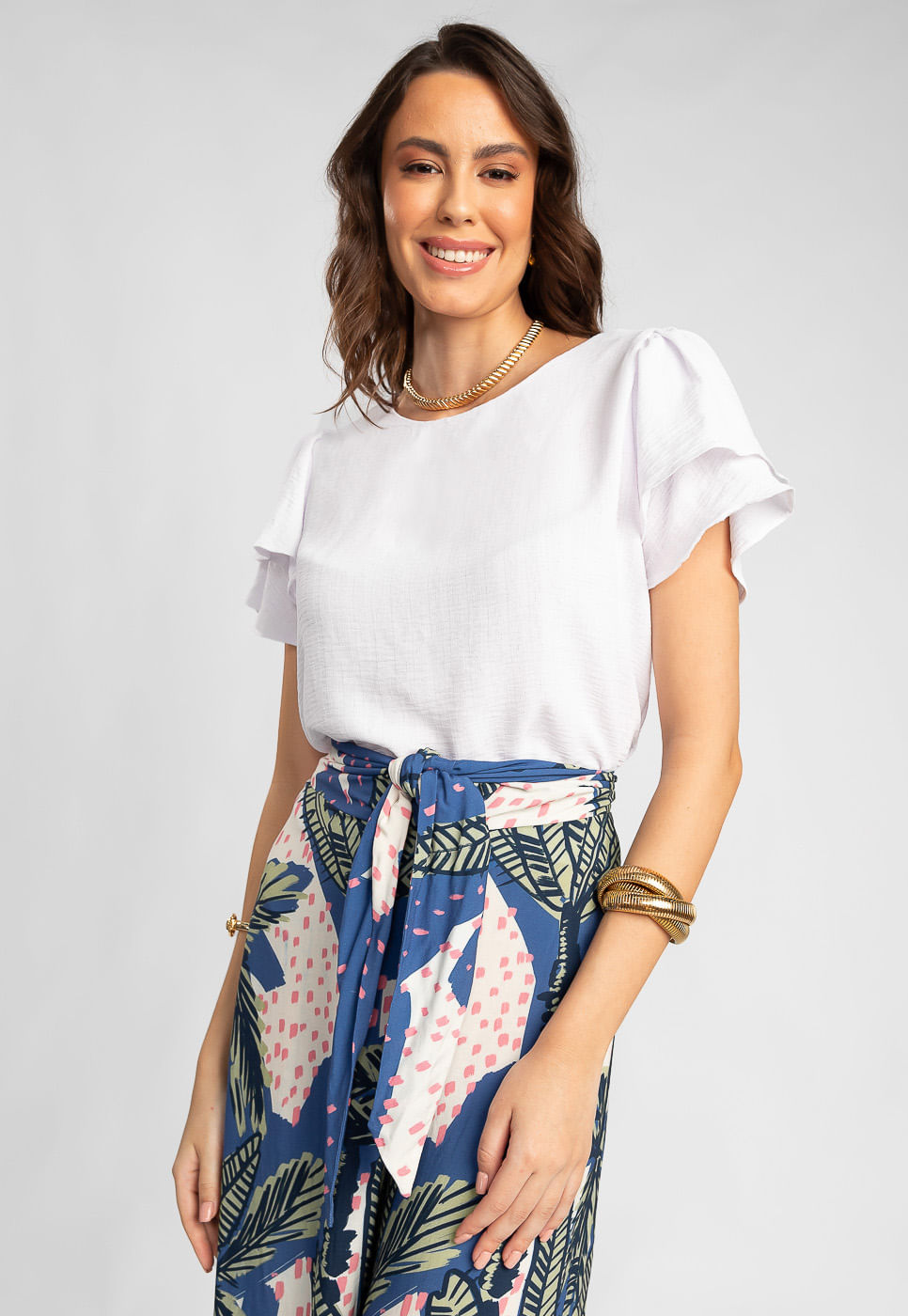 242011286A_BLUSA-COM-MANGA-DE-BABADOS-EM-TECIDO-TEXTURIZADO-BRANCO_5