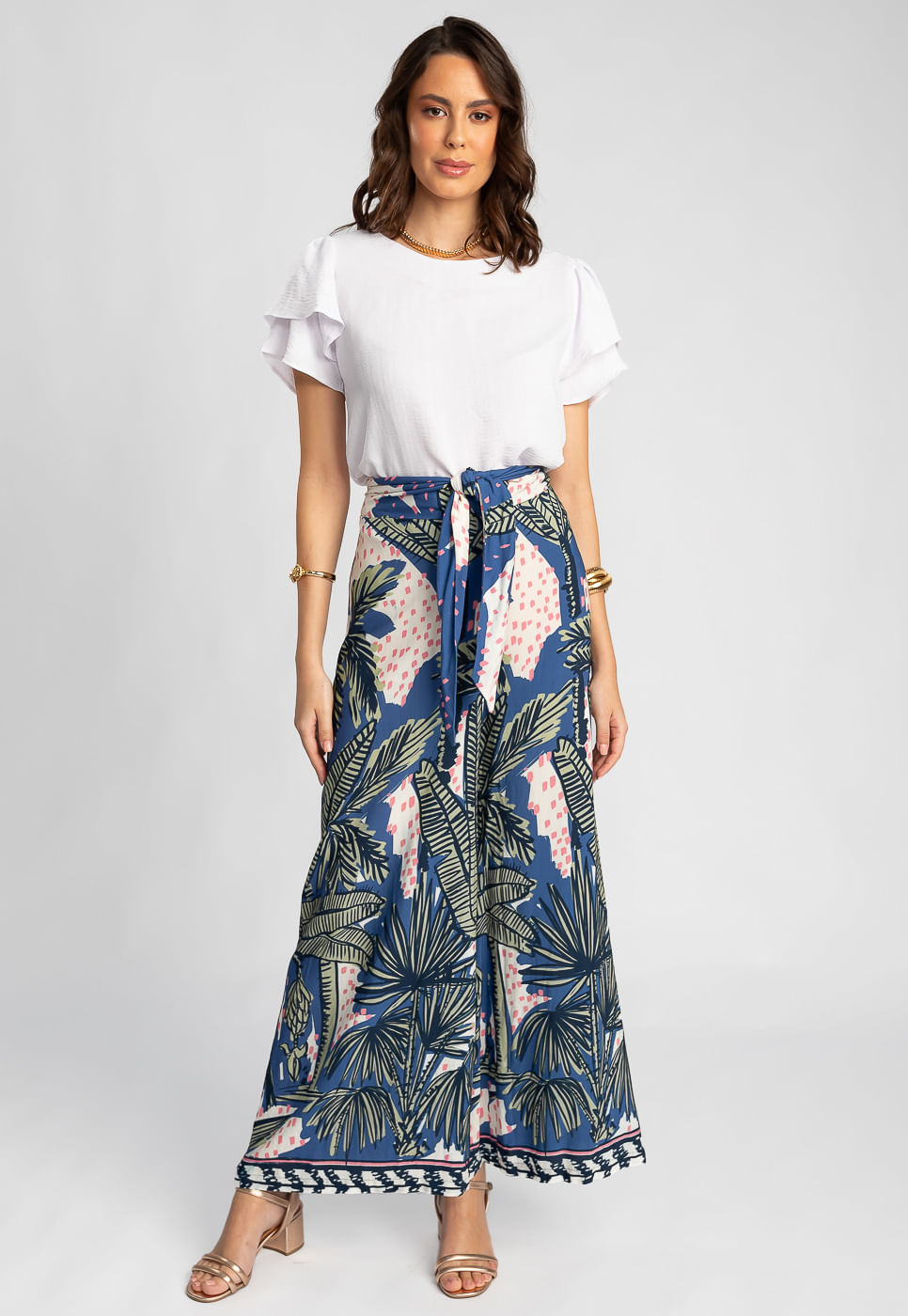 242011286A_BLUSA-COM-MANGA-DE-BABADOS-EM-TECIDO-TEXTURIZADO-BRANCO_999