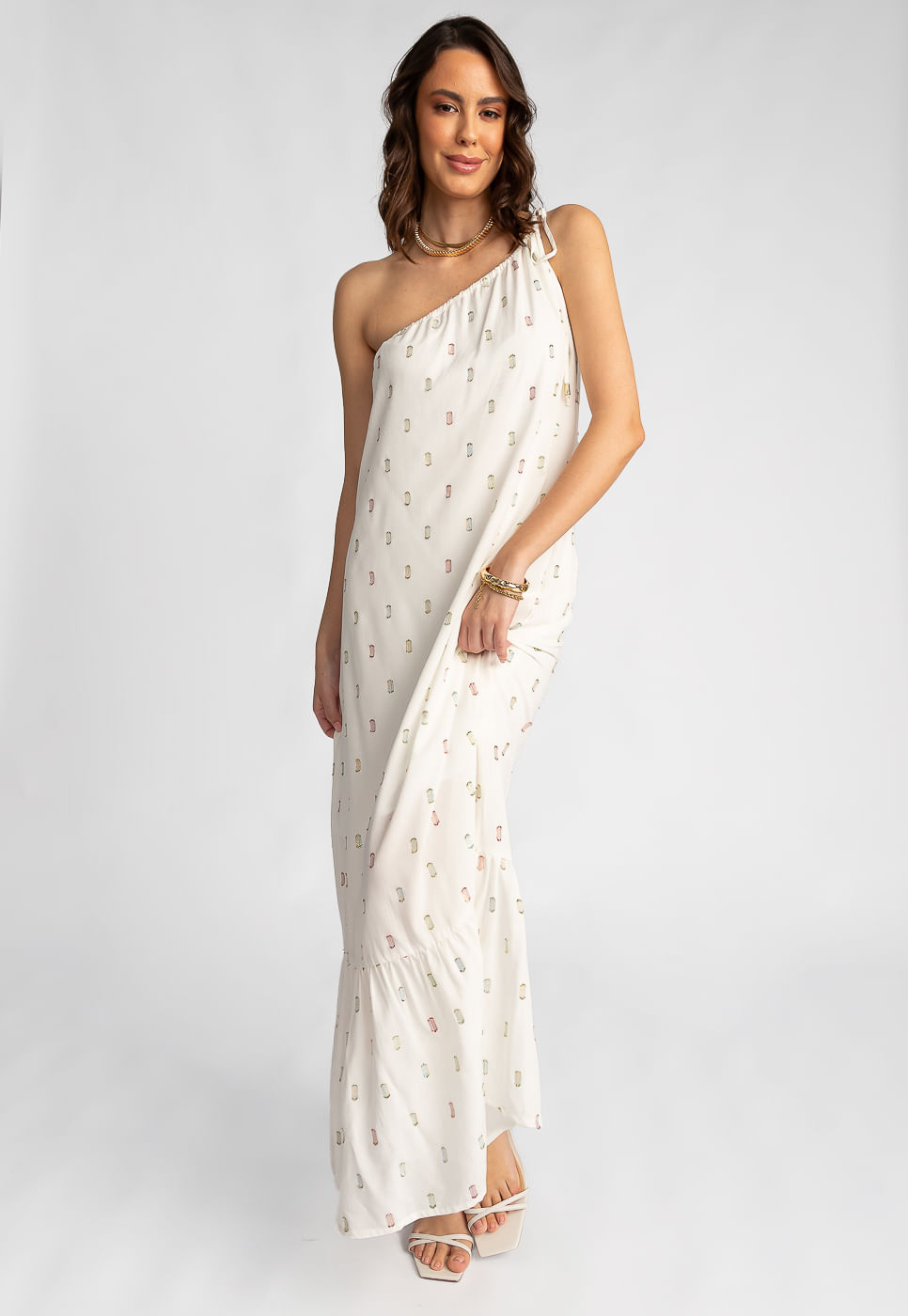 242030765A_VESTIDO-LONGO-OMBRO-UNICO-EM-TECIDO-PLANO-COM-BRILHO-OFF-WHITE_1
