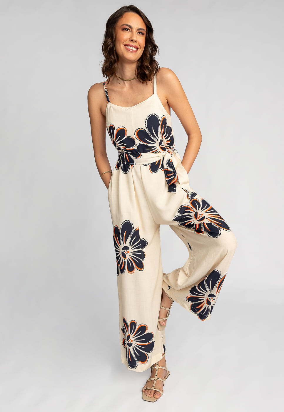 242180219A_MACACAO-LONGO-COM-AMARRACAO-EM-VISCOSE-FLORAL-MARINHO-E-BEGE_7