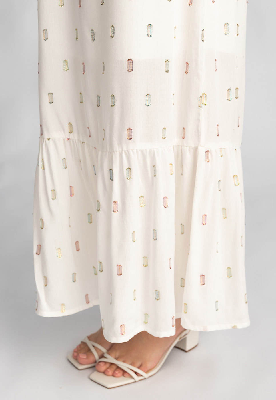 242030765A_VESTIDO-LONGO-OMBRO-UNICO-EM-TECIDO-PLANO-COM-BRILHO-OFF-WHITE_4
