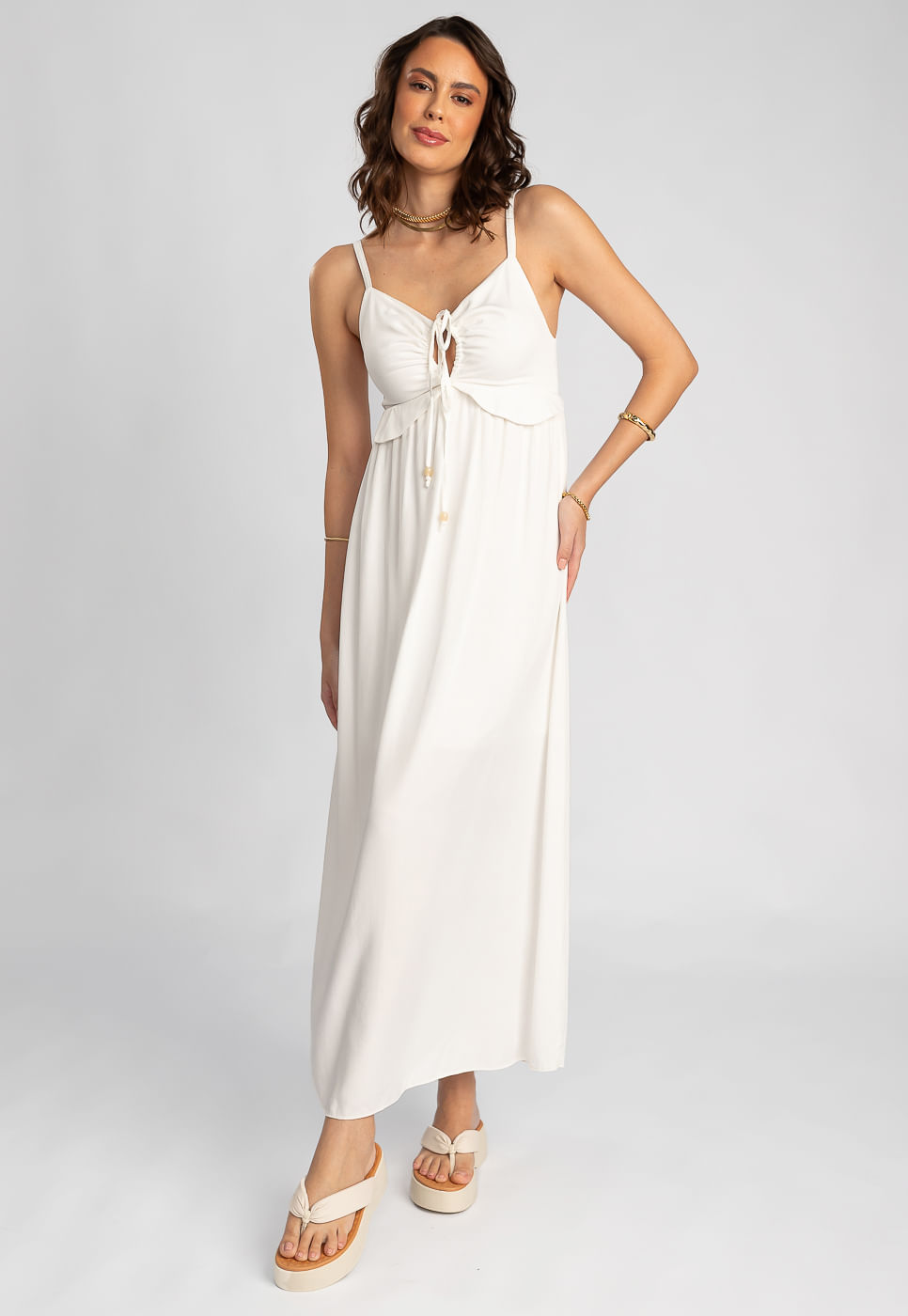 242030770A_VESTIDO-LONGO-COM-AMARRACAO-E-BABADO-EM-VISCOSE-OFF-WHITE_1