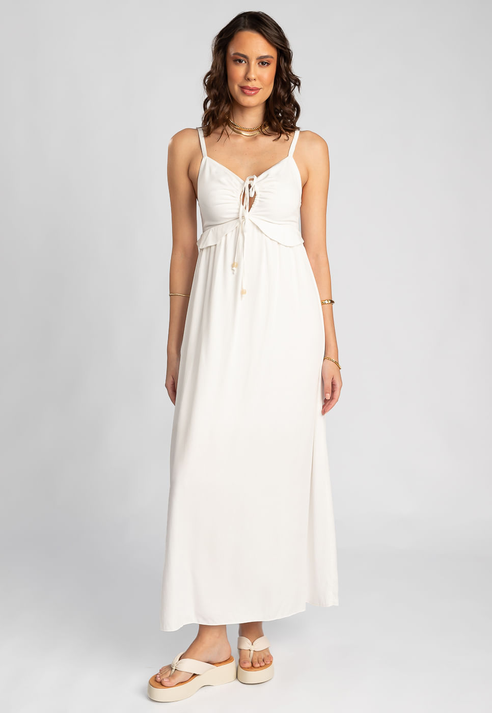 242030770A_VESTIDO-LONGO-COM-AMARRACAO-E-BABADO-EM-VISCOSE-OFF-WHITE_4